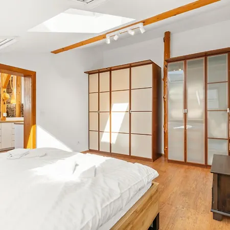 Rustic Vineyard House Apartment