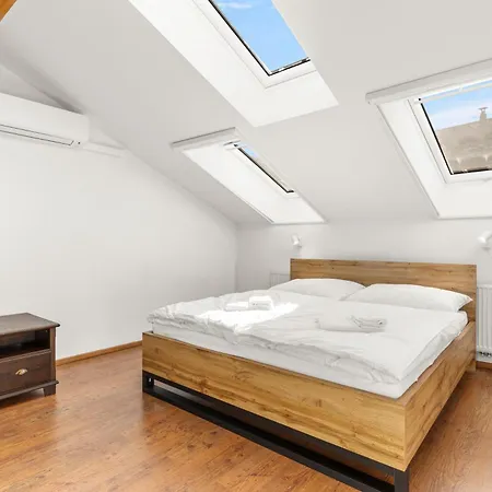 Rustic Vineyard House Modor