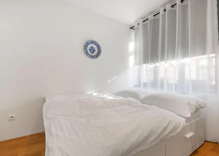 Rustic Vineyard House アパート