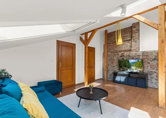 Rustic Vineyard House 모드라