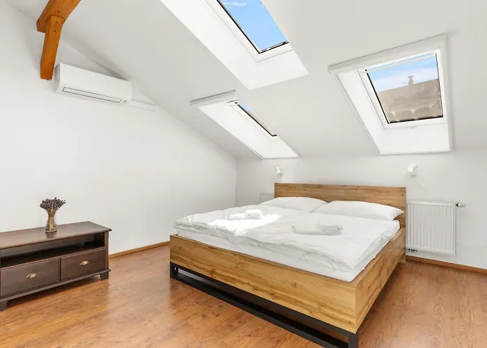 Rustic Vineyard House モドラ